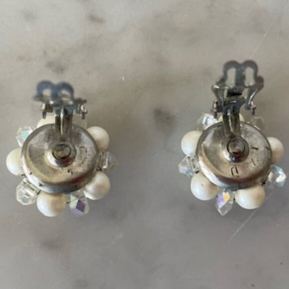 JAPAN Stamped Faux Cluster Pearl & Bead Paddle Clip Earrings - Picture 6 of 11